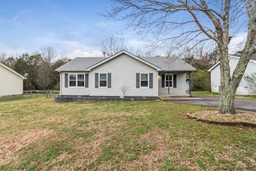 592 Woodcrest Dr La Vergne, TN 37086